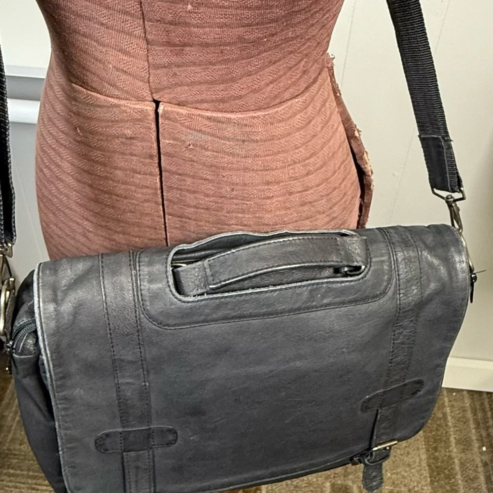 Vintage '90s Black Eddie Bauer Leather Messenger Satchel Bag Unisex